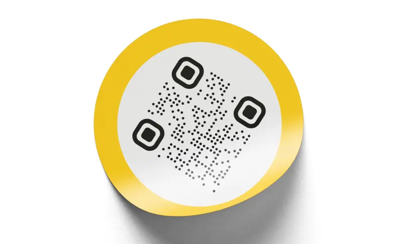 Наклейки с QR-кодом на столах
